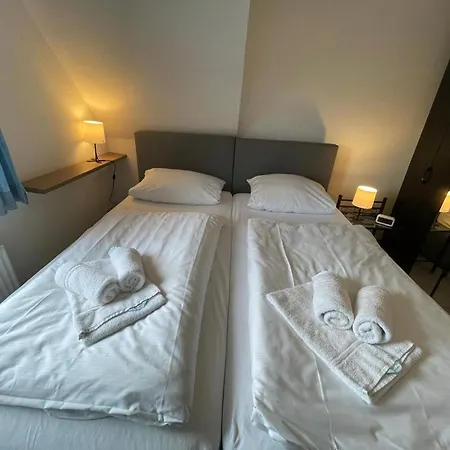 Mit 2 Schlafzimmer U, 1 Schlafsofa